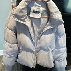 Grey puffer jacket , vtsgn size medium, good condition warm and trendy jacket .